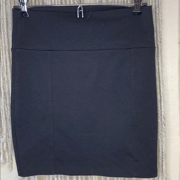 🔴5/$25🔴 mini skirt - Picture 3 of 5